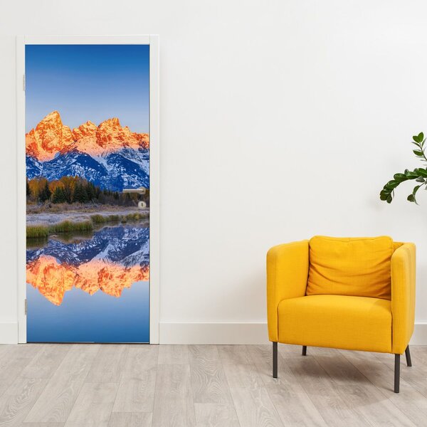 Fototapeta na dveře - Zasněžené horské štíty (95x205cm)