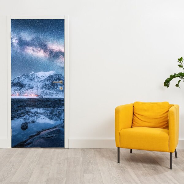 Fototapeta na dveře - Hory s hvězdnou oblohou (95x205cm)