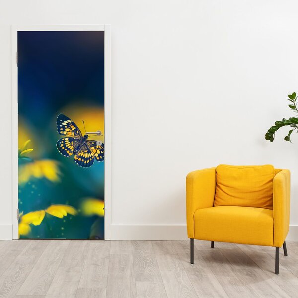 Fototapeta na dveře - Žlutý motýl s květy (95x205cm)