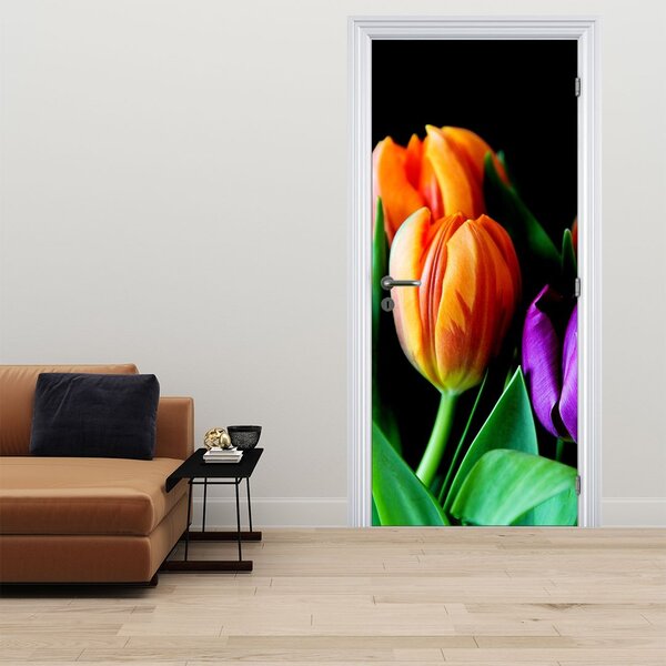 Fototapeta na dveře - Tulipány na černém pozadí (95x205cm)