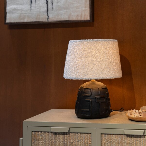 Černobílá bouclé stolní lampa DUTCHBONE RENZO