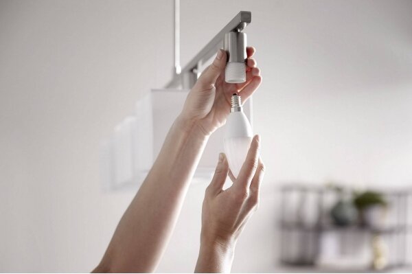 SADA 2x LED Stmívatelná žárovka Philips Hue WHITE E14/5,5W/230V 2700K