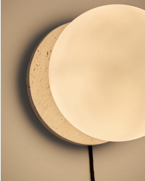 Bílé/krémové mramorové nástěnné svítidlo ø 20 cm Malachi – Kave Home