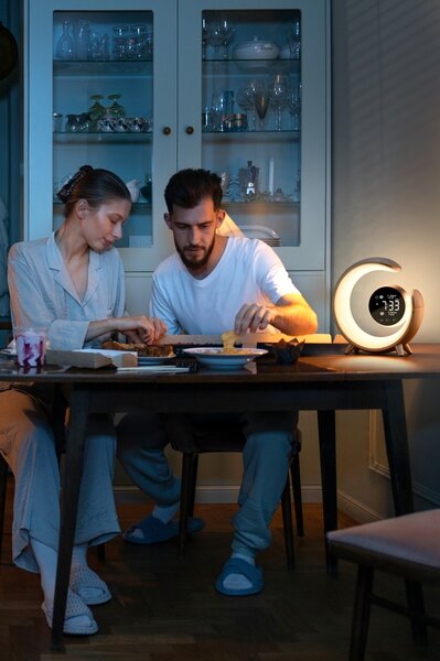 LED noční lampička, budík Immax PEACOCK s hodinami, RGB světlem a USB portem, stříbrná