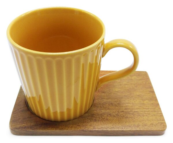 Hrnek Take a break, 380 ml – okrový, žebrovaný povrch a dřevěný podtácek