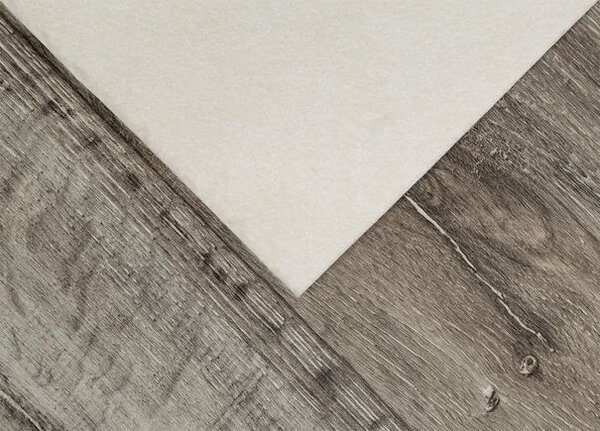Breno PVC PURETEX Lime Oak 796M – tmavé dřevo, šíře 400 cm