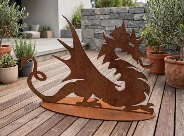 Zahradní kovová dekorace Drak na podstavci corten výška 40 cm