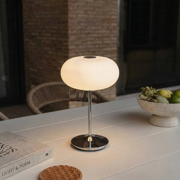 Lucande LED stolní lampa Anoria na akumulátor, chrom/bílá, sklo, IP44, USB, stmívatelný, Chrom / stříbro, Obývací pokoj / jídelna, Sklo, Design