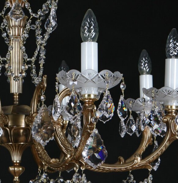 Lustr z lité mosazi s 8 kovovými rameny zdobenými francouzskými křišťálovými ověsy s povrchovou úpravou připomínající bronz. L865-8-4-dia85x62cm