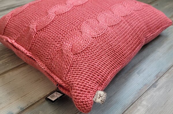Malinovo růžový pletený polštář Lodge Raspberry - 60*60cm - Colmore by Diga