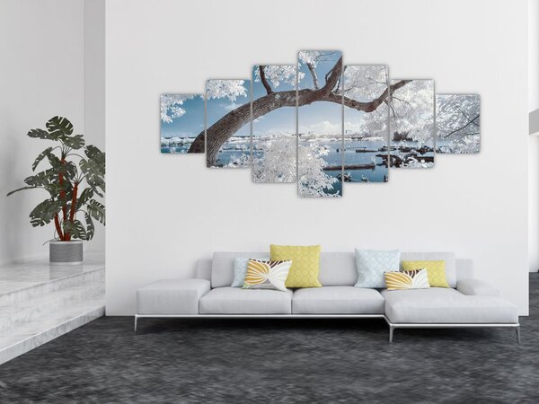 Obraz zasněženého stromu u vody (210x100 cm)