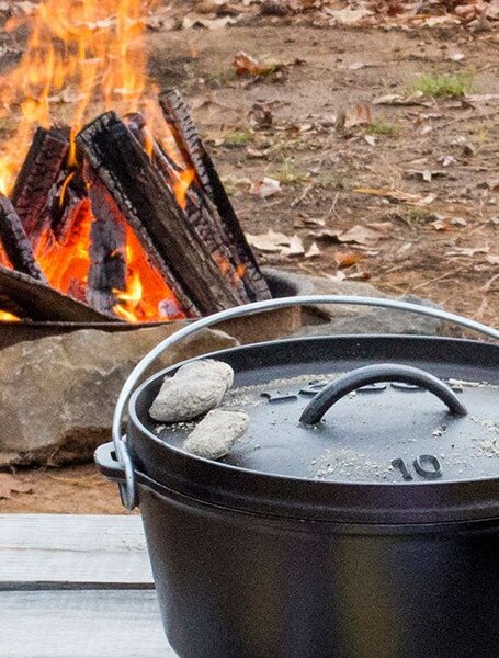 Litinový hrnec Lodge Dutch Oven 9,4 l s poklicí