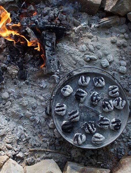 Litinový hrnec Lodge Dutch Oven 9,4 l s poklicí