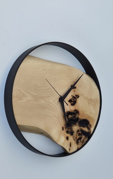 Dřevěné hodiny -35cm, přírodní dřevo - akát, černý kovový rám (35B20e)