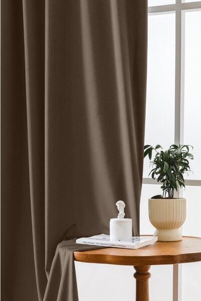 Hnědý zatemňovací závěs VELVET 140x270 cm Zavěšení: Řasící páska