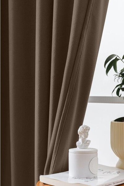 Hnědý zatemňovací závěs VELVET 140x270 cm Zavěšení: Řasící páska