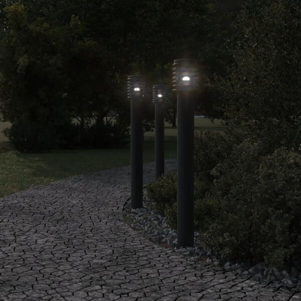 Venkovní stojací lampa se zásuvkou černá 110 cm nerezová ocel