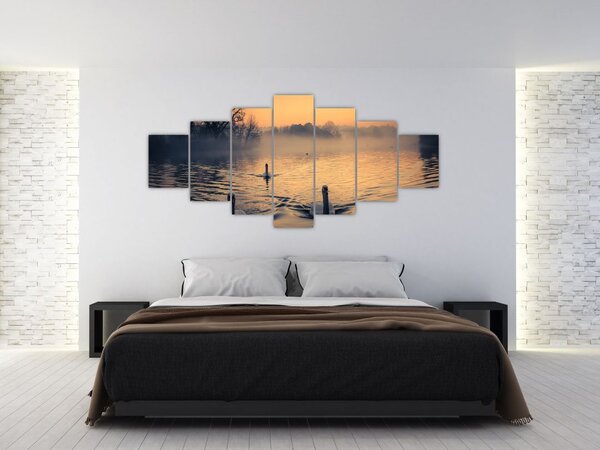Obraz labutí na vodě v mlze (210x100 cm)