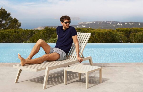 VONDOM Béžový plastový zahradní stolek SPRITZ 59 x 59 cm