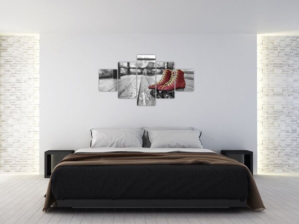 Obraz červených starých kolečkových bot (125x70 cm)