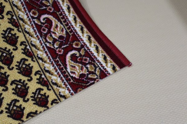 Associated Weavers, Protiskluzový běhoun na míru Inca 30, šíře 67 cm, červená, chodba / předsíň