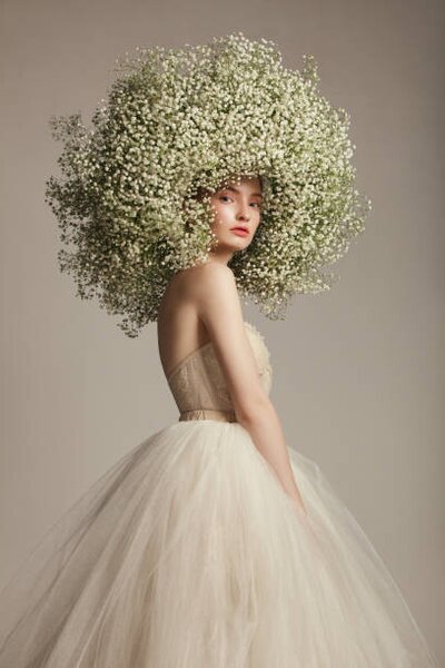 Umělecká fotografie Portrait of beautiful girl with flower wreath, Vasilina Popova, (26.7 x 40 cm)