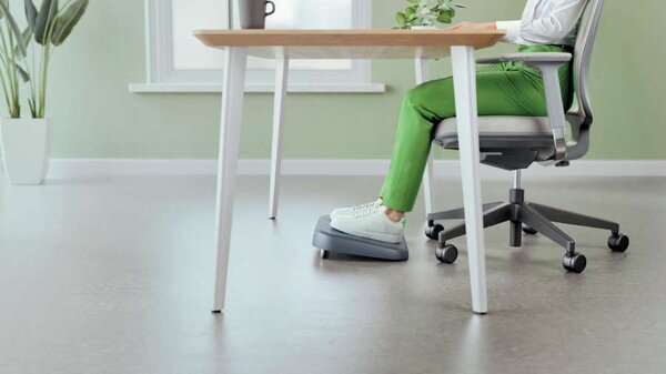 Podpěra nohou Leitz Ergo - 83% recyklovaného plastu, tmavě šedý