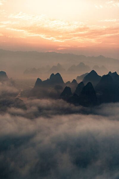 Umělecká fotografie Guilin hills landscape at sunrise, Mario Martinez, (26.7 x 40 cm)