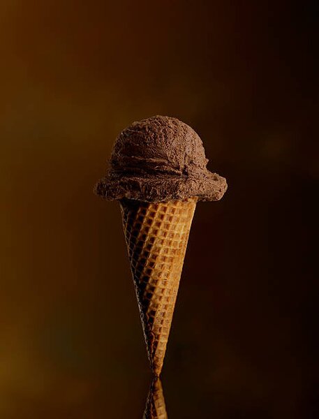 Umělecká fotografie Chocolate Ice Cream Cone, Lew Robertson, (30 x 40 cm)