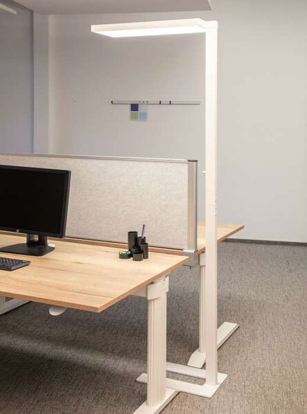 Stojací LED lampa MAULjura - stmívatelná, bílá