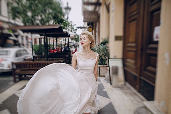 Umělecká fotografie wedding day in Budapest, prostooleh, (40 x 26.7 cm)