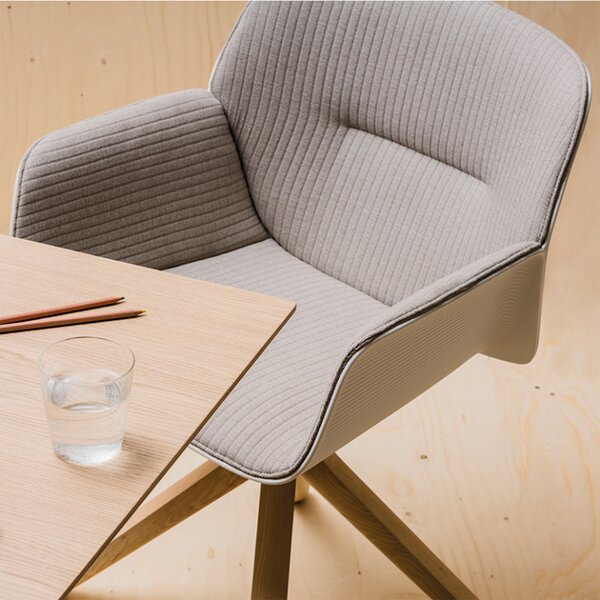 Andreu World designové židle Nuez Armchair 4 Star