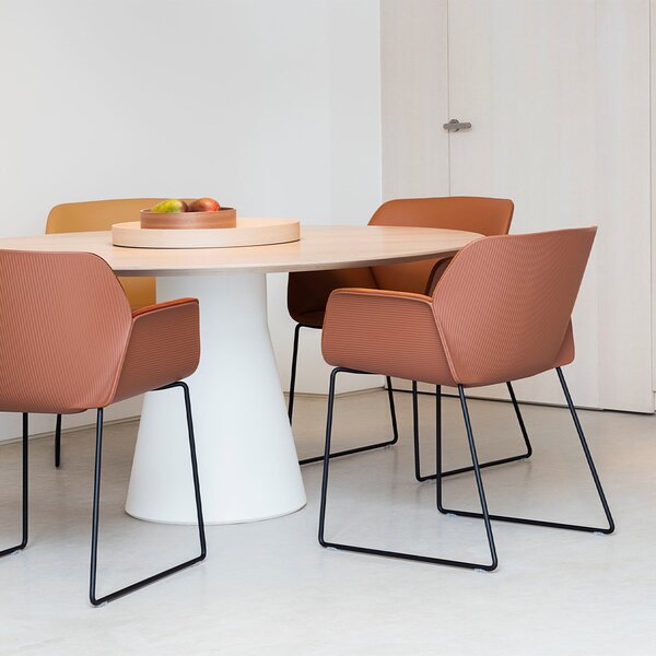Andreu World designové židle Nuez Armchair Sledge