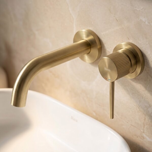 Podomítková vanová baterie Rea Lungo Stripe Brush Gold