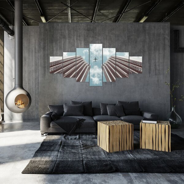 Obraz letadla mezi budovami (210x100 cm)