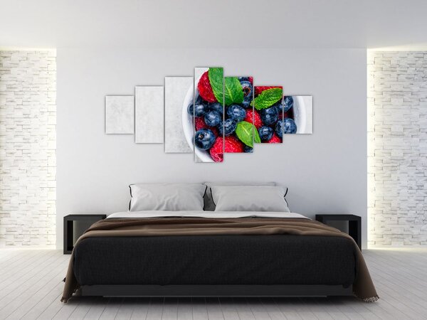 Obraz - miska s lesním ovocem (210x100 cm)