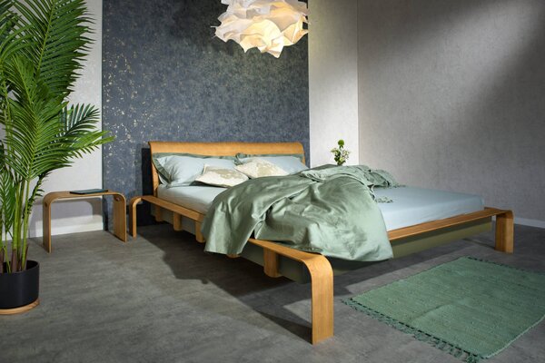 Designová postel 180 Konstanz z masivu zelený dekor