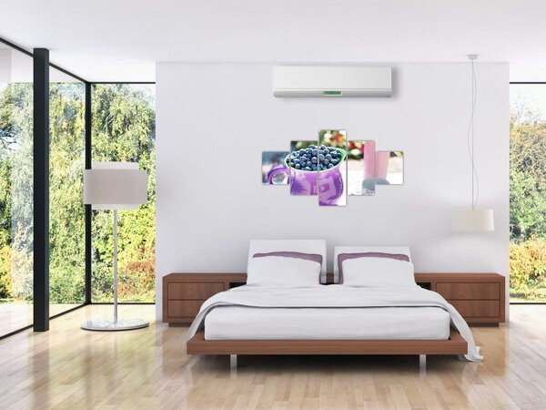 Obraz - borůvky v hrníčku (125x70 cm)