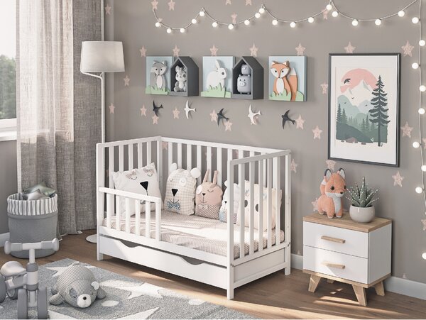 Postýlka LuLu Lux 120x60 se zásuvkou a zábranou – dřevěná, s funkcí pohovky Druh matrace: bez matrace