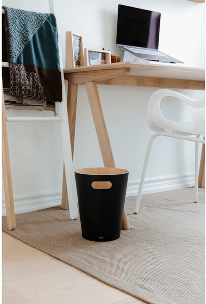 Černý kancelářský odpadkový koš 7,5 l Woodrow – Umbra