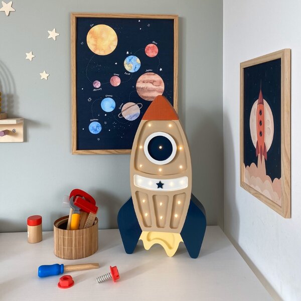 Peekaboo Dřevěná dětská LED lampa Raketa II. 41 cm