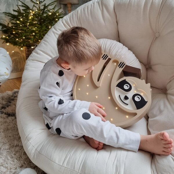 Peekaboo Béžová dřevěná dětská LED lampa Lenochod 38 cm