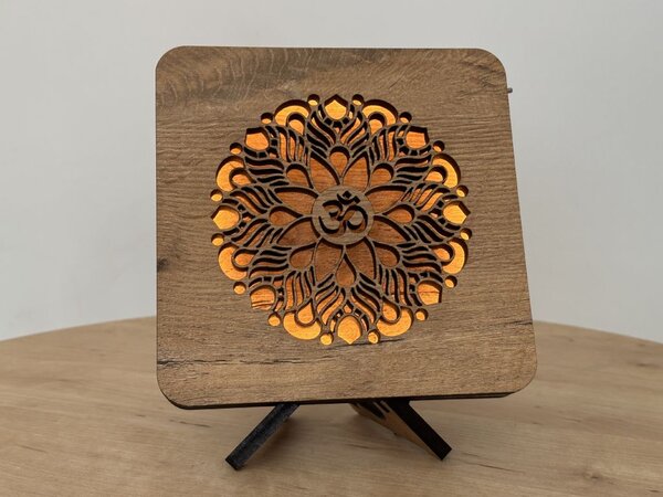 "Mandala Aum" lampa 19x19cm provedení povrchu: dub
