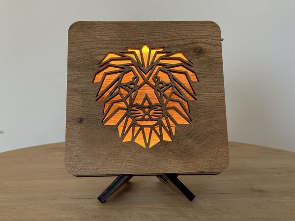 "Hlava lva polygon" lampa 19x19cm provedení povrchu: dub