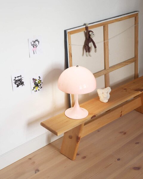 Louis Poulsen Přenosná lampa Panthella 250, opal pale rose 5744172969