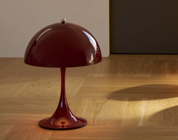 Louis Poulsen Přenosná lampa Panthella 250, opaque burgundy 5744173052