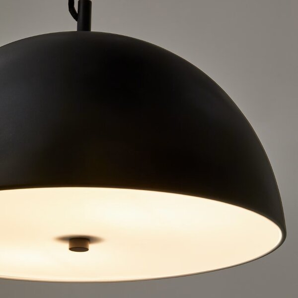 Černé kovové závěsné světlo Kave Home Catlar 40 cm