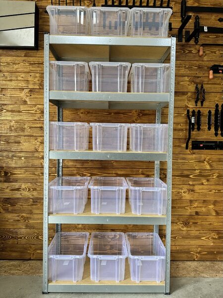Akciový balíček - Kovový regál Economy 180x90x40 + plastové úložné boxy 15 kusů