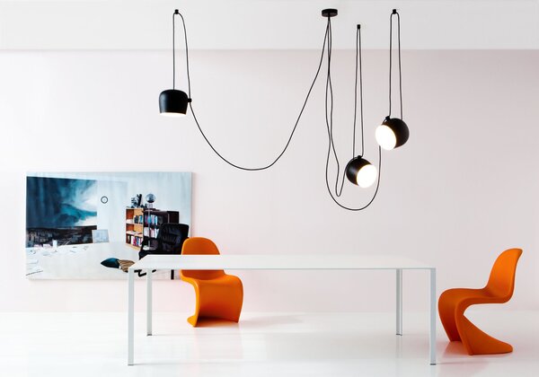 Flos F0090030 Aim, černé závěsné svítidlo pro připojení do stropní rozety, 16W LED 2700K, prům. 24,3cm
