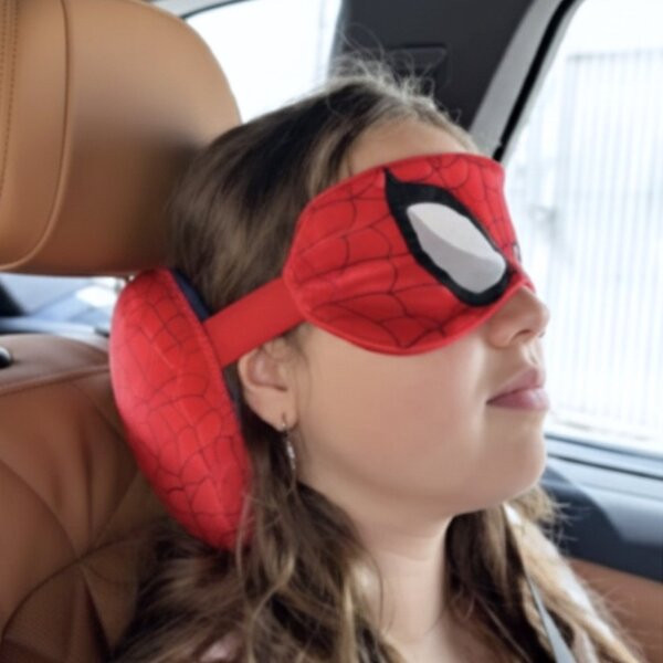 Plyšový cestovní polštářek s oční maskou Spiderman